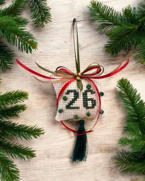 Γούρι κεντημένο 26