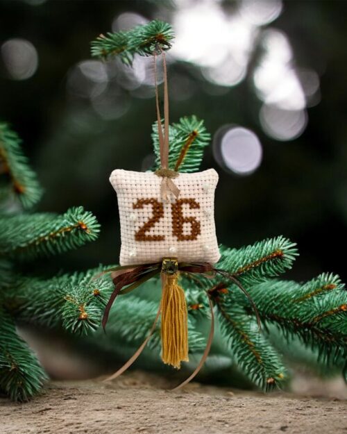 Γούρι κεντημένο 26