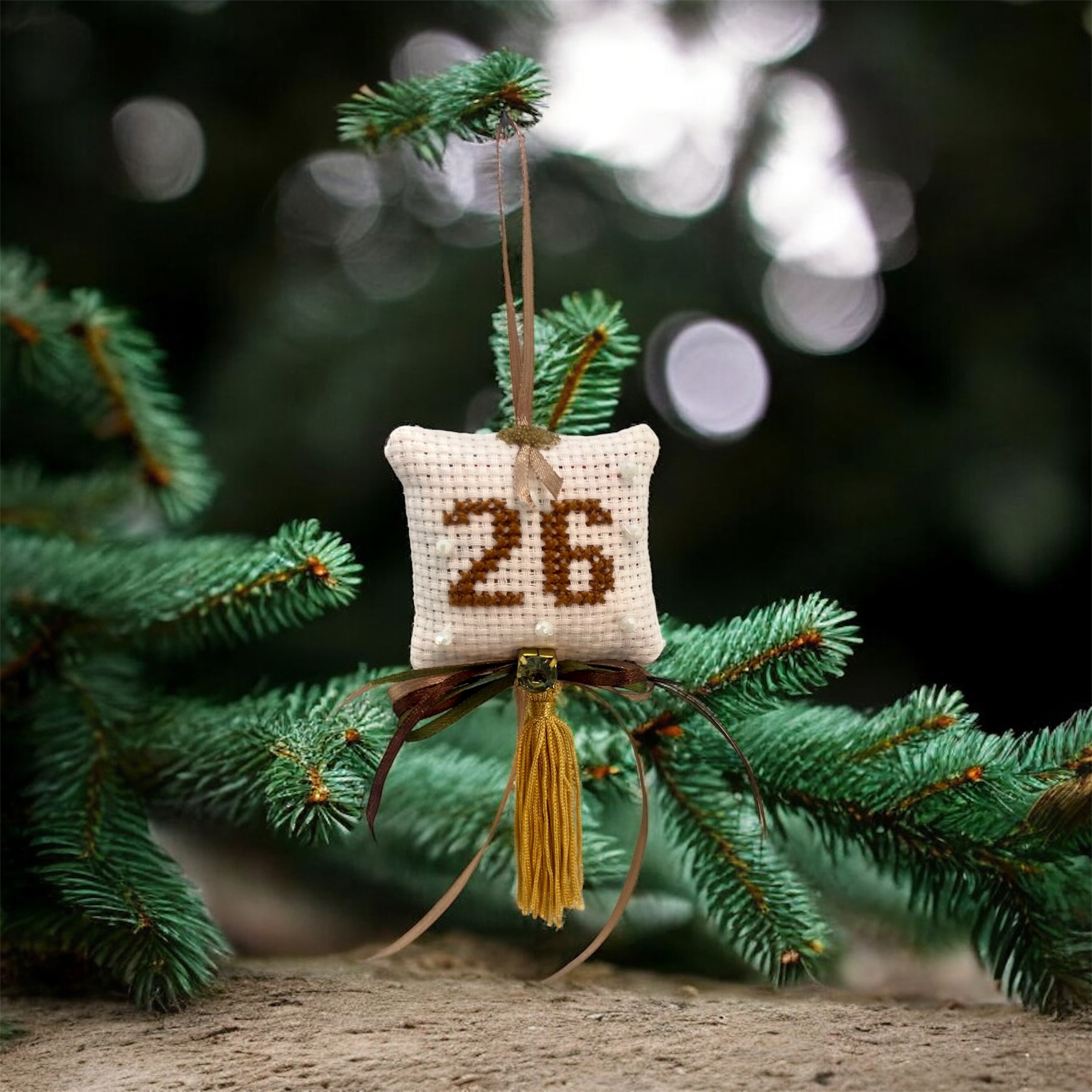 Γούρι κεντημένο 26