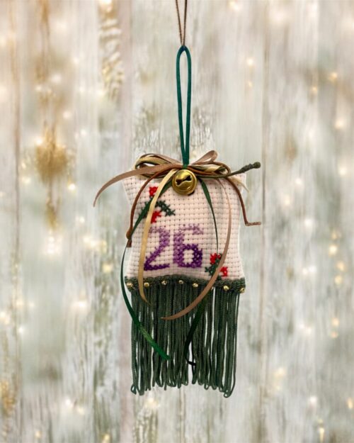 Γούρι κεντημένο 26