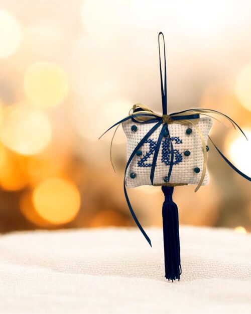 Γούρι κεντημένο 26