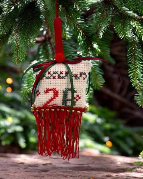 Γούρι κεντημένο 26