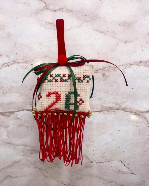 Γούρι κεντημένο 26