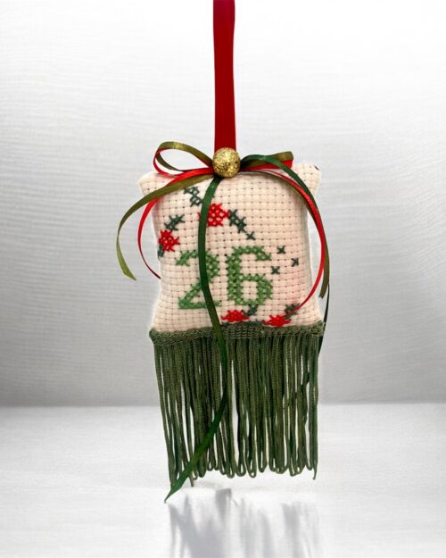 Γούρι κεντημένο 26