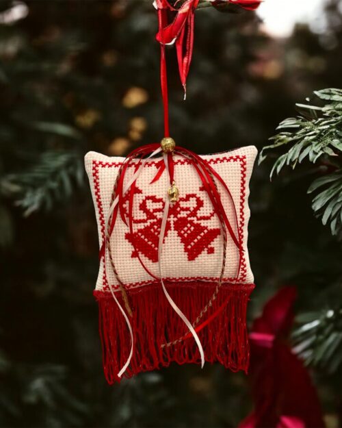 Γούρι κεντημένες καμπανούλες