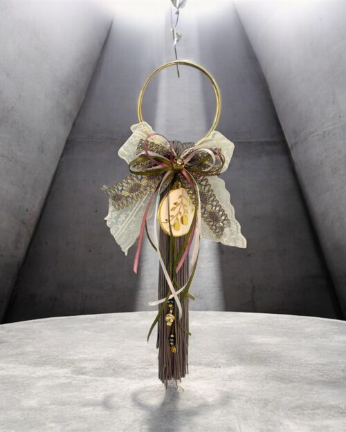 Γούρι με φούντα και ρόδι