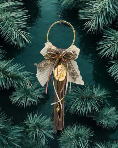 Γούρι με φούντα και ρόδι