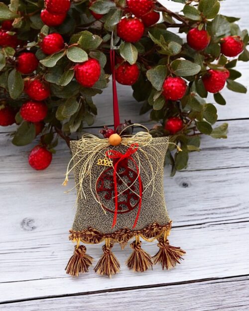 Γούρι με χριστουγεννιάτικη μπάλα